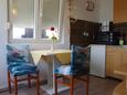 Barbat, Sala da pranzo nell'alloggi del tipo apartment, condizionatore disponibile, animali domestici ammessi e WiFi.