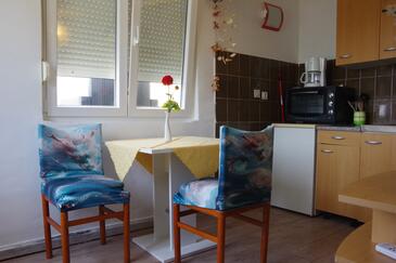 Barbat, Sala da pranzo nell'alloggi del tipo apartment, condizionatore disponibile, animali domestici ammessi e WiFi.