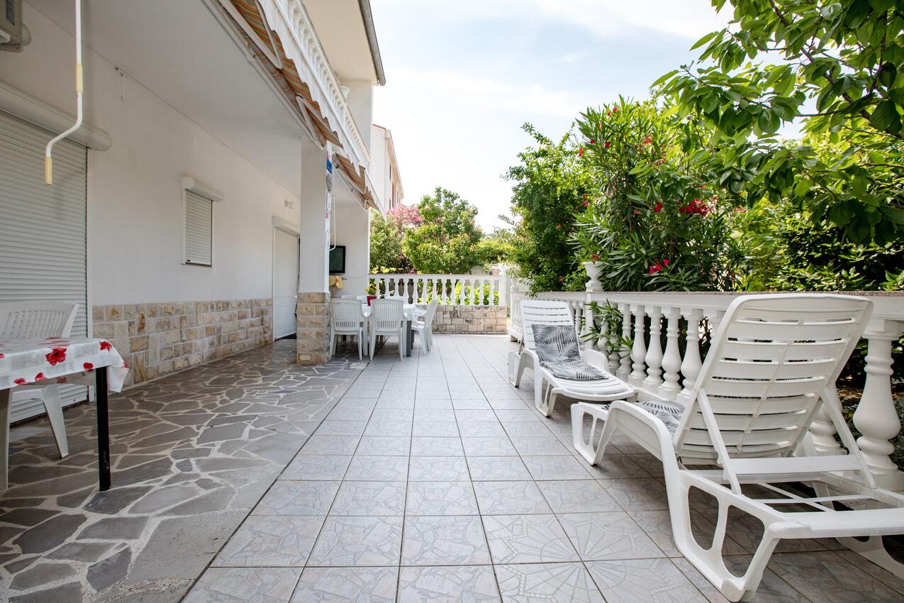 Family-friendly apartments with swimming pools Palit, Rab - 4990