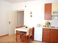 Banjol, Jídelna v ubytování typu apartment, domácí mazlíčci povoleni a WiFi.