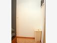 Banjol, Chodba v ubytování typu apartment, domácí mazlíčci povoleni a WiFi.