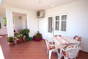 Appartements près de la mer avec la piscine Banjol, Rab - 5007