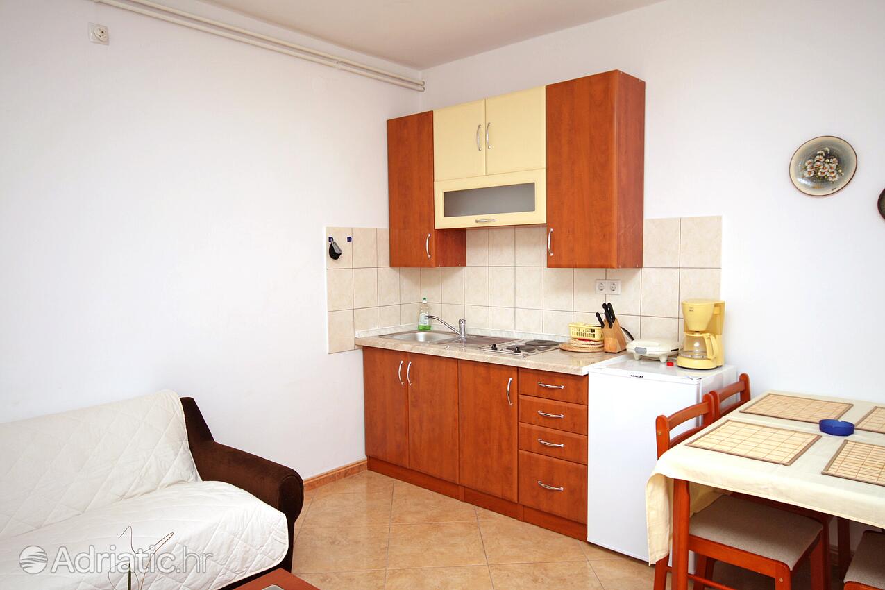 Apartmani s bazenom pogodni za obitelji s djecom Banjol, Rab - 5007