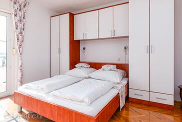 Apartments with parking space Banjol, Rab - 5022