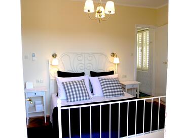 Rooms with a parking space Palit, Rab - 5025