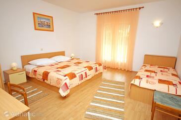 Appartamenti con parcheggio Palit, Arbe - Rab - 5028