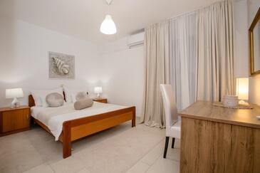 Apartments with parking space Banjol, Rab - 5041