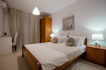 Apartments with parking space Banjol, Rab - 5041