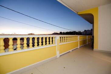 Apartments with parking space Banjol, Rab - 5041