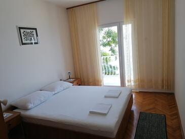 Apartments by the sea Brist, Makarska - 505