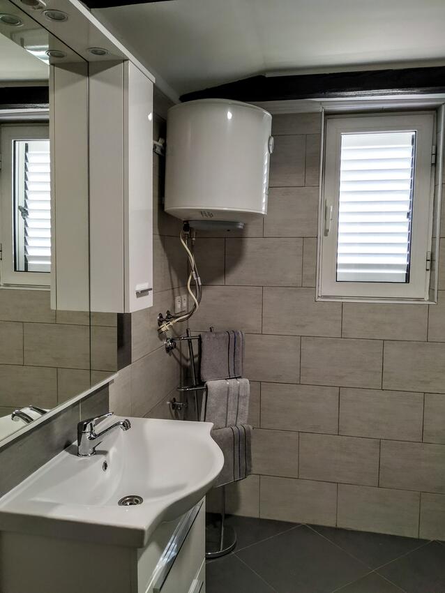 A-5064-a - Alloggi privati - Appartamenti e camere con parcheggio Kampor, Arbe - Rab