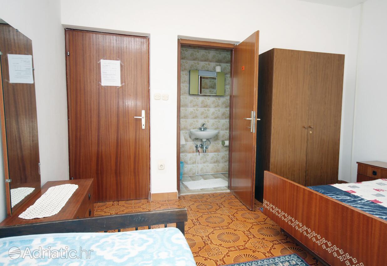 S-5064-b - Alloggi privati - Appartamenti e camere con parcheggio Kampor, Arbe - Rab