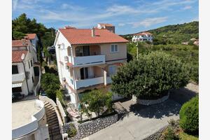 Leiligheter og rom med parkering Palit, Rab - 5067