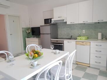 Apartments with parking space Banjol, Rab - 5071