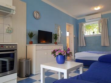 Apartments with parking space Banjol, Rab - 5071