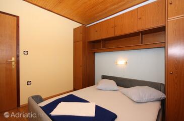 Apartmani s bazenom pogodni za obitelji s djecom Mundanije, Rab - 5072