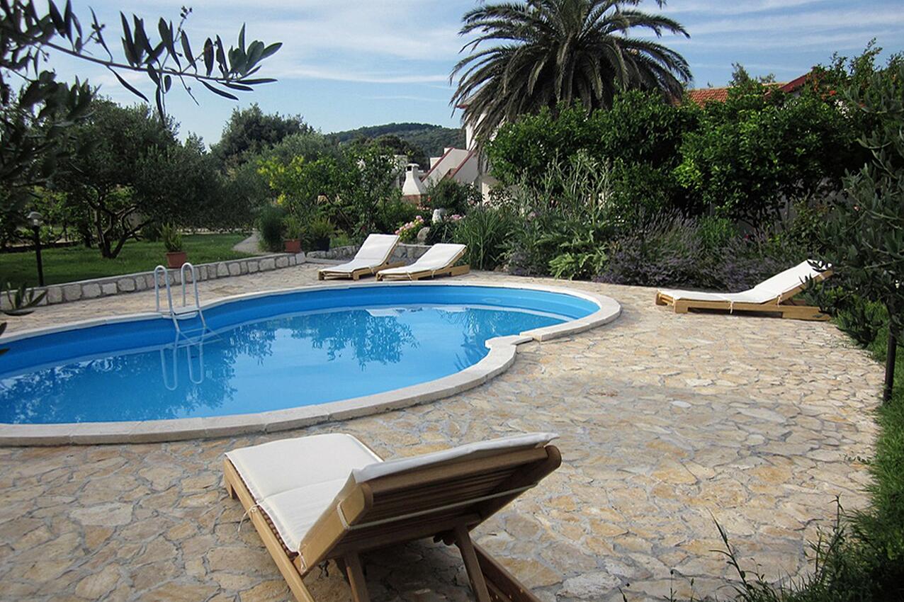 Family friendly apartments with a swimming pool Mundanije, Rab - 5072