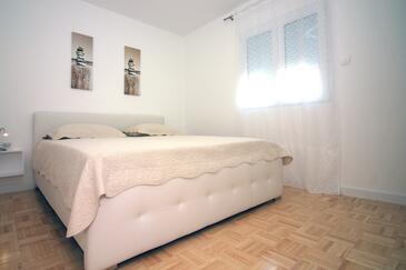 Family-friendly apartments with swimming pool Tisno, Murter - 5073