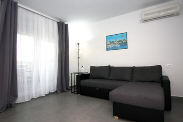 Apartmani s bazenom pogodni za obitelji s djecom Tisno, Murter - 5073