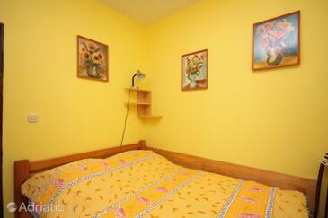 Apartments by the sea Murter - 5078