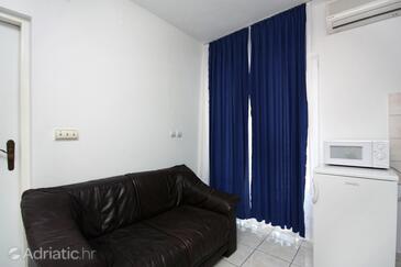 Apartments with parking space Murter - 5084