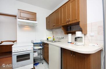 Apartments with parking space Murter - 5084