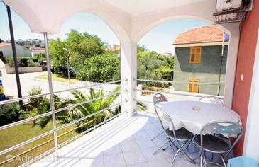 Apartments with parking space Murter - 5084