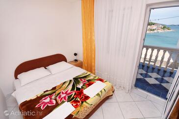 Apartments by the sea Tisno, Murter - 5086