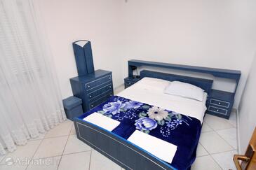 Apartments by the sea Tisno, Murter - 5086