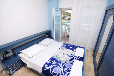 Apartments by the sea Tisno, Murter - 5086