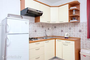 Apartments with parking space Murter - 5088