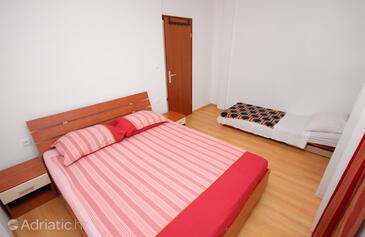 Apartments with parking space Murter - 5089