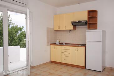 Apartments with parking space Murter - 5089