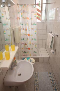 Studio apartments Tisno, North Dalmatia