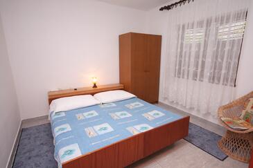 Studio apartments Tisno, North Dalmatia