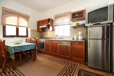 Ferienwohnungen mit Parkplatz Murter - 5100