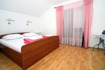 Apartments and rooms by the sea Tisno, Murter - 5106