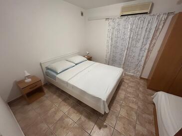 Apartmány s parkovištěm Jezera, Murter - 5107