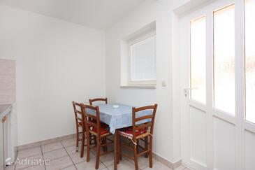 Appartements avec parking Jezera, Murter - 5107