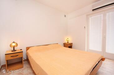 Apartamentos con parking Jezera, Murter - 5107