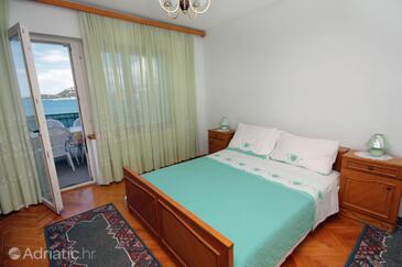 Apartments by the sea Tisno, Murter - 5110