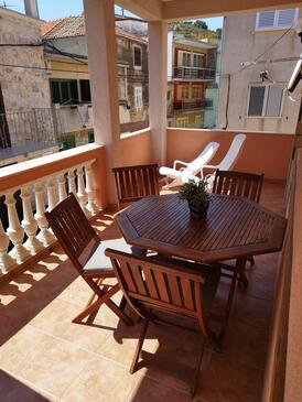 Apartmány s terasou Tisno, Severní Dalmácie