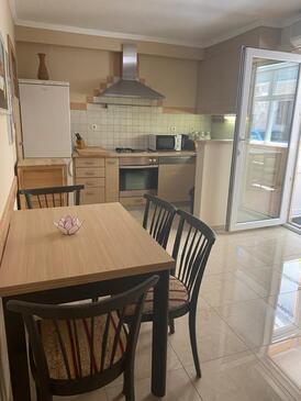 Apartmány s terasou Tisno, Severní Dalmácie