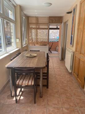 Apartmány s terasou Tisno, Severní Dalmácie