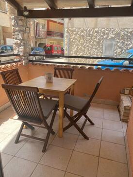 Apartmány s terasou Tisno, Severní Dalmácie