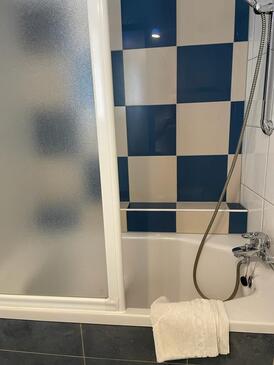 Apartmány s terasou Tisno, Severní Dalmácie