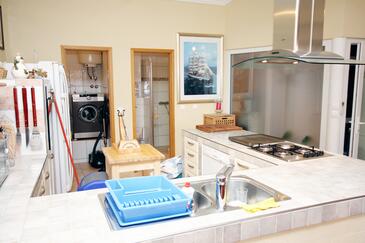 Apartmány s terasou Tisno, Severní Dalmácie