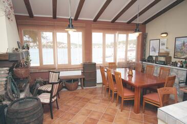 Apartmány s terasou Tisno, Severní Dalmácie