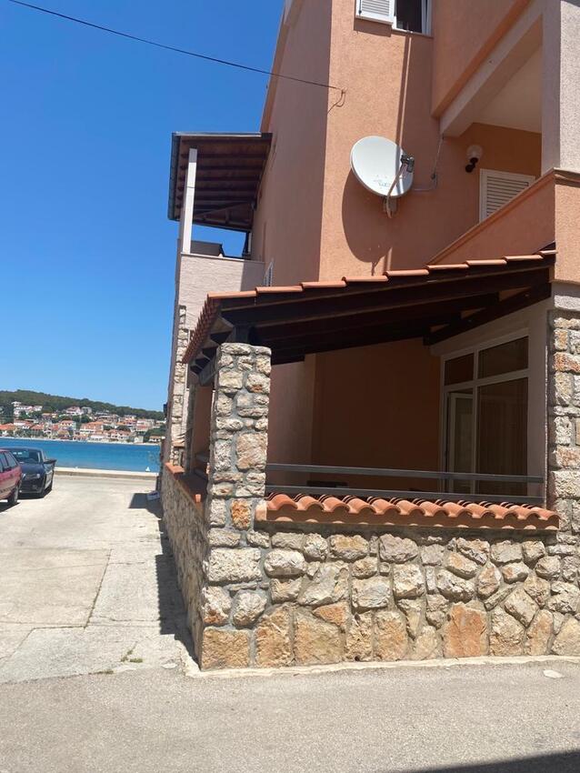 Apartmány s terasou Tisno, Severní Dalmácie
