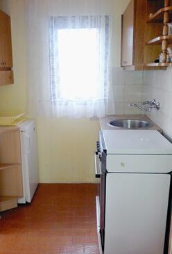 Apartments with parking space Murter - 5117